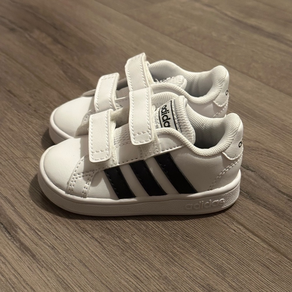 NEW Kids Adidas